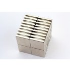 20695 Neodymový štvorcový magnet 5x5x1mm vypínacia sila 4,9N