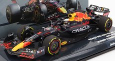 Minichamps Red bull F1 Rb18 Team Oracle Red Bull Racing N 1 Majster sveta Víťaz Azerbajdžan Gp 2022 Max Verstappen 1:43 Matná modrá žltá červená