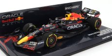 Minichamps Red bull F1 Rb18 Team Oracle Red Bull Racing N 1 Majster sveta Víťaz GP Holandska 2022 Max Verstappen 1:43 Matná modrá žltá červená