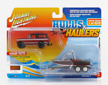 Johnny Lightning International Scout s prívesom a loďou 1979 1:64 Červená čierna