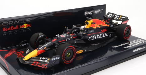 Minichamps Red bull F1 Rb18 Team Oracle Red Bull Racing N 1 Majster sveta Víťaz Belgicko Gp 2022 Max Verstappen 1:43 Matná modrá žltá červená