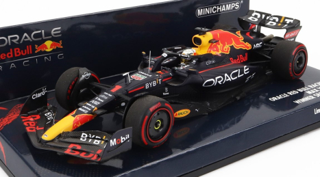 Minichamps Red bull F1 Rb18 Team Oracle Red Bull Racing N 1 Víťaz španielskeho Gp Majster sveta 2022 Max Verstappen 1:43 Matná modrá žltá červená