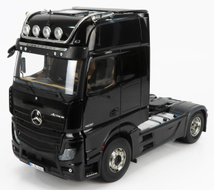 Nzg Mercedes Benz Actros 2 1863 Gigaspace 4x2 zrkadlová kamera ťahač 2-assi 2018 1:18 čierna