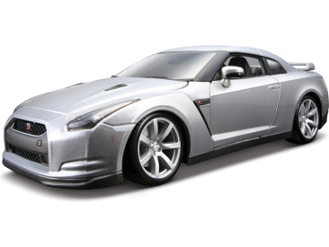 Bburago Diamond Nissan GT-R 2009 1:18 strieborná