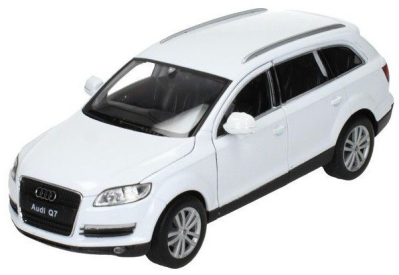 RC auto Audi Q7, biele