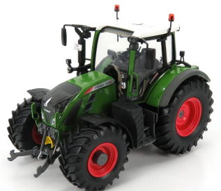 Universal hobbies Fendt 722 Vario Tractor 2017 1:32 Zelená Biela Červená