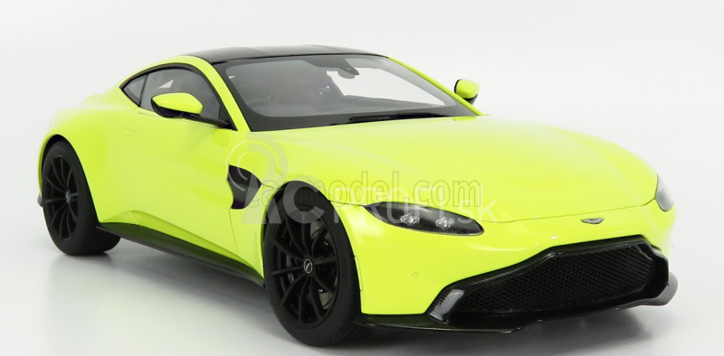 Autoart Aston martin Vantage 2019 1:18 Lime Essence of Soot