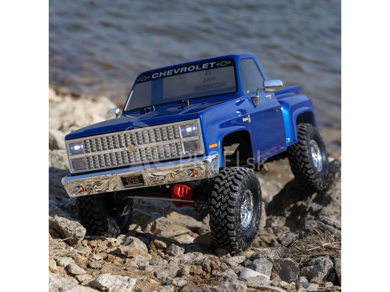 Axial SCX10 III Base Camp 1:10 4WD Chevy K10 1982 RTR modrý