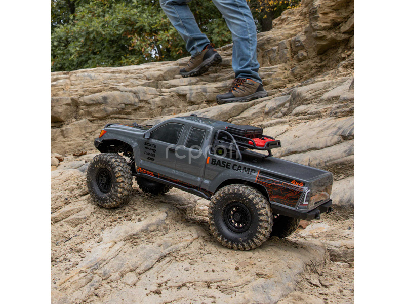 Axial SCX10 III Base Camp 4WD 1:10 RTR biely