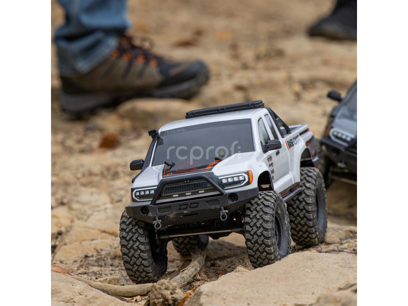 Axial SCX10 III Base Camp 4WD 1:10 RTR biely