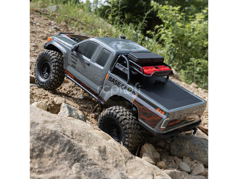 Axial SCX10 III Base Camp 4WD 1:10 RTR biely