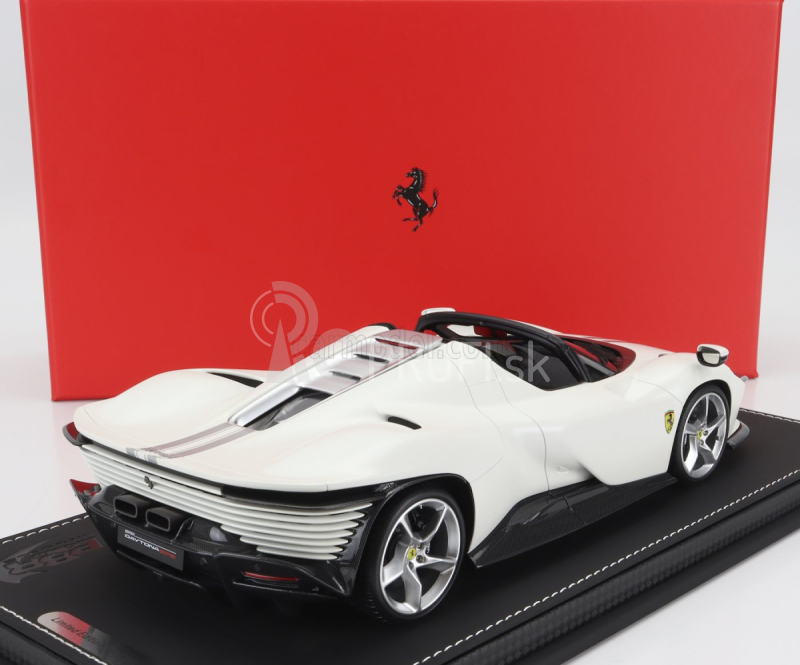 Bbr-models Ferrari Daytona Sp3 Open Roof Icona 2022 - Con Vetrina - S vitrínou 1:18 Bianco Italia - Biela