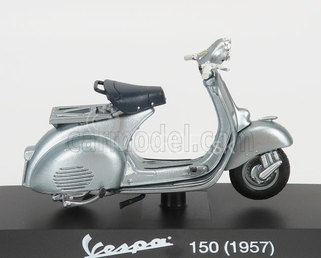 Edicola Piaggio Vespa 150 1957 1:18 strieborná