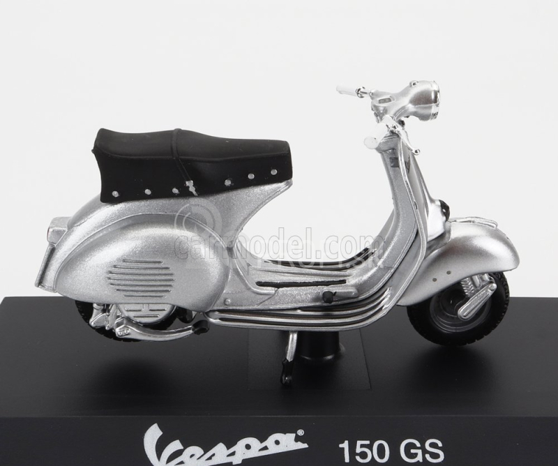 Edicola Piaggio Vespa 150 Gs 1955 1:18 strieborná