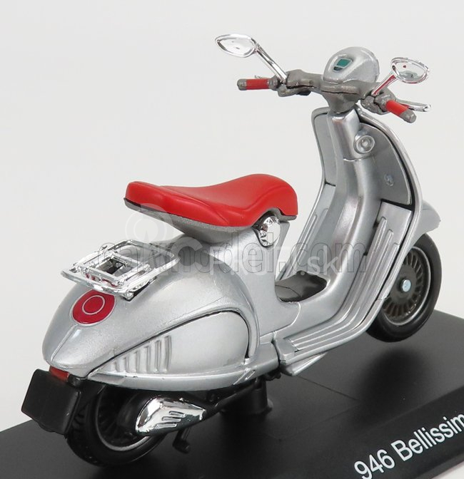 Edicola Piaggio Vespa 946 Bellissima 2014 1:18 Strieborná