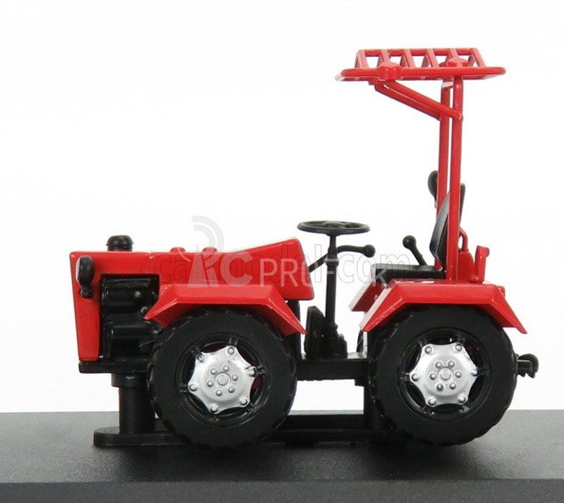 Edicola Traktor Ma-6210 Estónsko 1985 - poškodenie Blister Box 1:43 Červená čierna