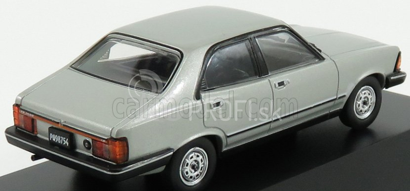 Edicola Volkswagen 1500 1982 1:43 strieborná