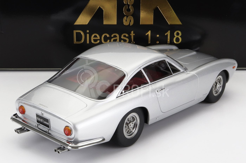 Ferrari 250 Gt Lusso 1962 v mierke 1:18 strieborná