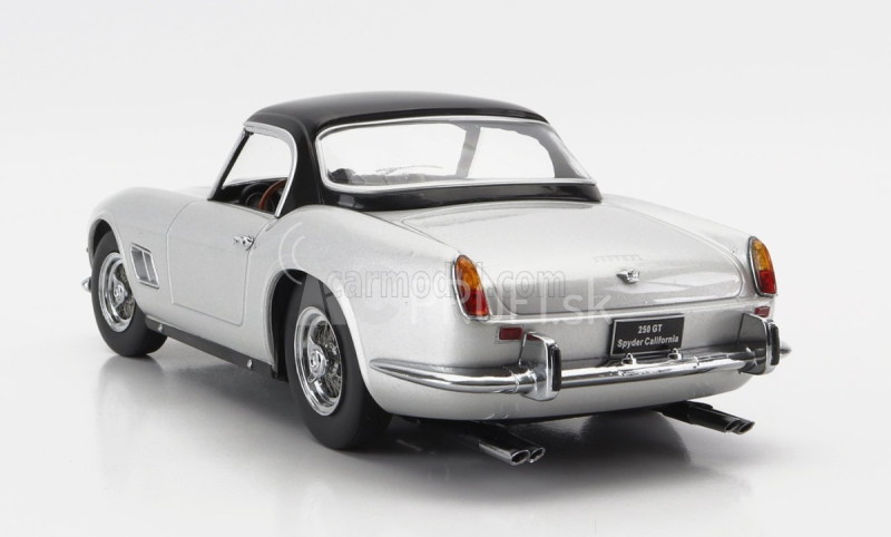 Ferrari 250gt California Spider s pevnou strechou 1960 v mierke 1:18 strieborná