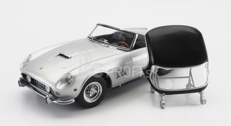 Ferrari 250gt California Spider s pevnou strechou 1960 v mierke 1:18 strieborná