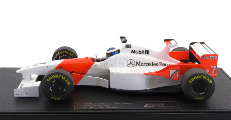 Gp-repliky Mclaren F1 Mp4/11 3.0l V10 Central Wing Marlboro Mercedes Team N 7 6th Monaco Gp 1996 S figúrkou pilota Mika Hakkinena - Con Vetrina - S vitrínou 1:18 Červená biela