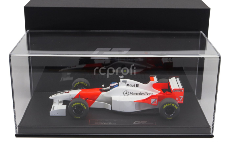 Gp-repliky Mclaren F1 Mp4/11 3.0l V10 Central Wing Marlboro Mercedes Team N 7 6th Monaco Gp 1996 S figúrkou pilota Mika Hakkinena - Con Vetrina - S vitrínou 1:18 Červená biela