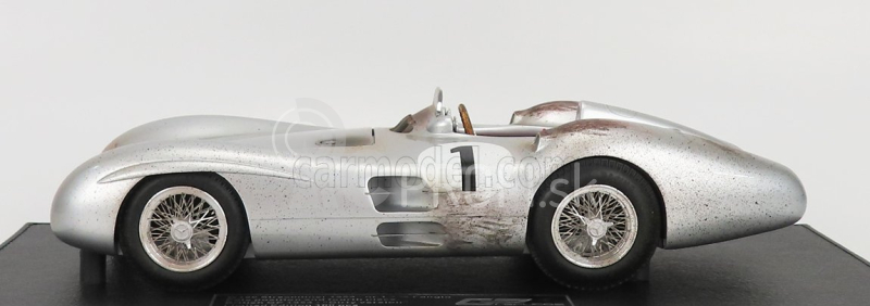 Gp-repliky Mercedes benz F1 W196r Streamliners N 1 Pole Position a 4. British Gp (špinavá verzia) Juan Manuel Fangio 1954 Majster sveta - Con Vetrina - S vitrínou 1:18 Silver