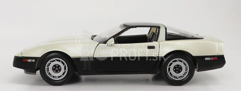 Greenlight Chevrolet Corvette C4 Coupe 1986 - Pamätná edícia Malcom Konner 1:18 Béžová čierna