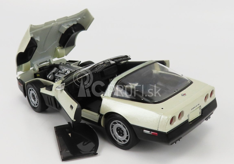 Greenlight Chevrolet Corvette C4 Coupe 1986 - Pamätná edícia Malcom Konner 1:18 Béžová čierna