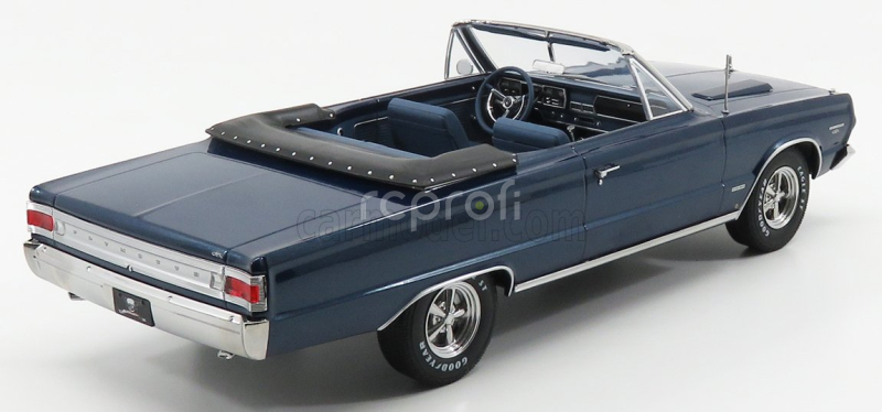 Greenlight Plymouth Belvedere Gtx Cabriolet Graveyard Carz 1967 1:18 Modrá biela