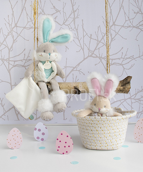 Hračka Doudou Bunny s hrkálkou a držiakom na cumlík 21 cm