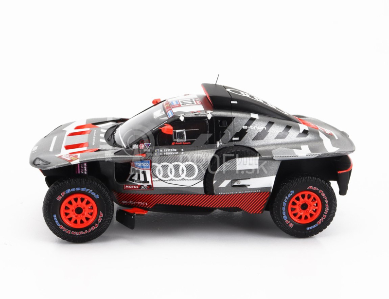 Iskrový model Audi Q E-tron Rs Tím Audi Sport N 221 Rally Dakar 2023 M Ekstrom - E Bergkvist 1:43 Sivá strieborná čierna