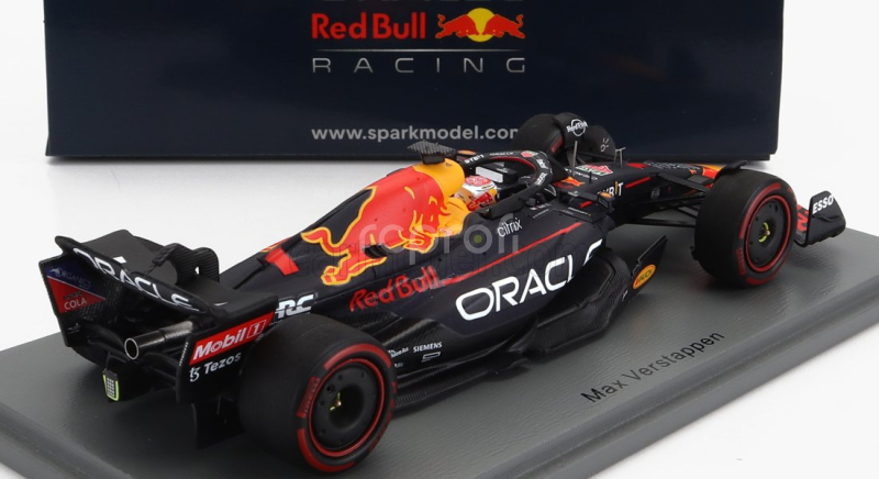 Iskrový model Red bull F1 Rb18 Team Oracle Red Bull Racing N 1 Víťaz holandského Gp Majster sveta 2022 - 30. víťazstvo Max Verstappen 1:43 Matná modrá žltá červená