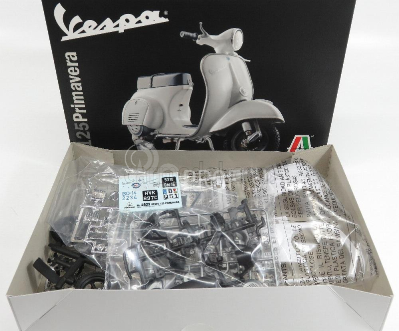 Italeri Piaggio Vespa 125 Primavera 1972 1:9 Biancospino White