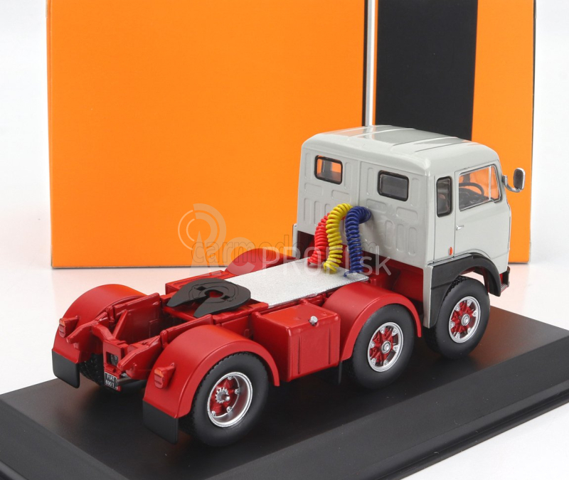 Ixo-models Fiat 690 T1 Tractor Truck 3-assi 1961 1:43 sivočervená