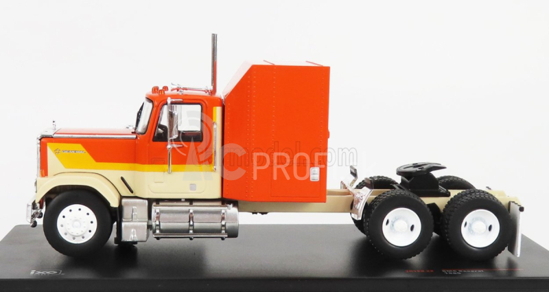 Ixo-models GMC General Tractor Truck 3-osý 1980 1:43 Oranžový