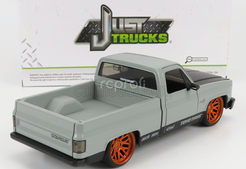 Jada Chevrolet C-10 Pick-up pneumatiky Toyo 1985 1:24 matná sivá čierna