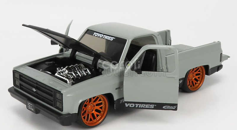 Jada Chevrolet C-10 Pick-up pneumatiky Toyo 1985 1:24 matná sivá čierna