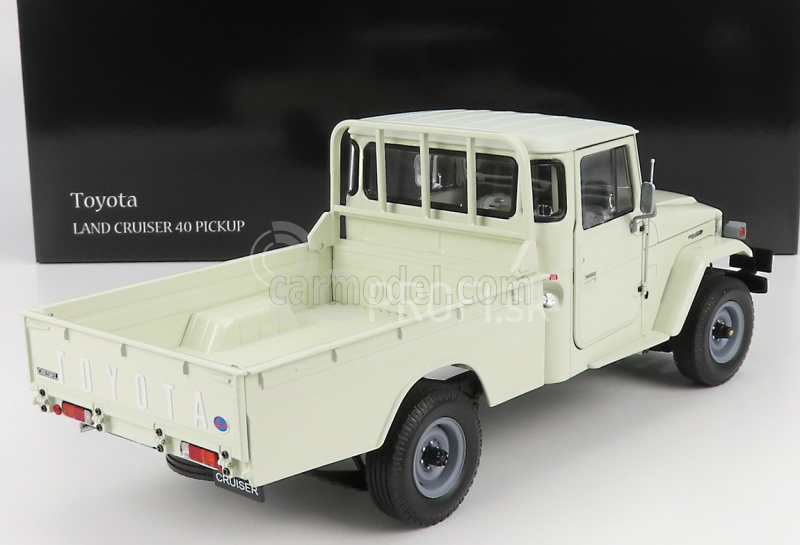 Kyosho Toyota Land Cruiser 40 4x4 Pick-up 1980 1:18 Biela