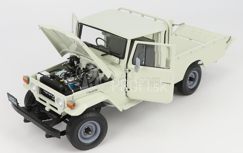 Kyosho Toyota Land Cruiser 40 4x4 Pick-up 1980 1:18 Biela