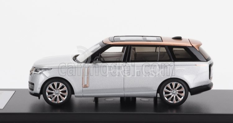 LCD model Land rover Range Rover 2022 1:64 strieborný