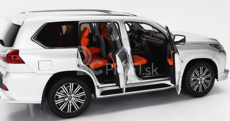 LCD model Lexus Lx570 2022 1:18 strieborný