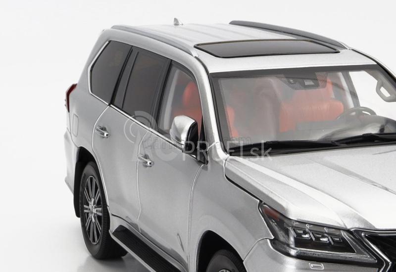 LCD model Lexus Lx570 2022 1:18 strieborný