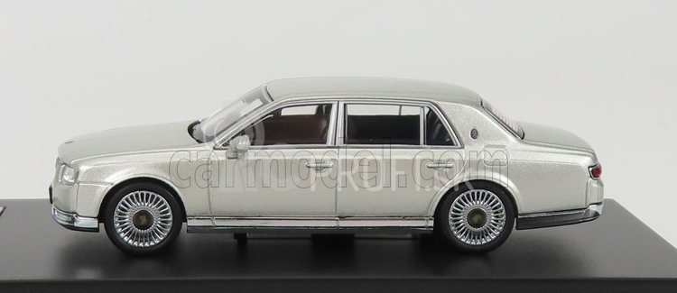 LCD model Toyota Century 2022 1:64 strieborná