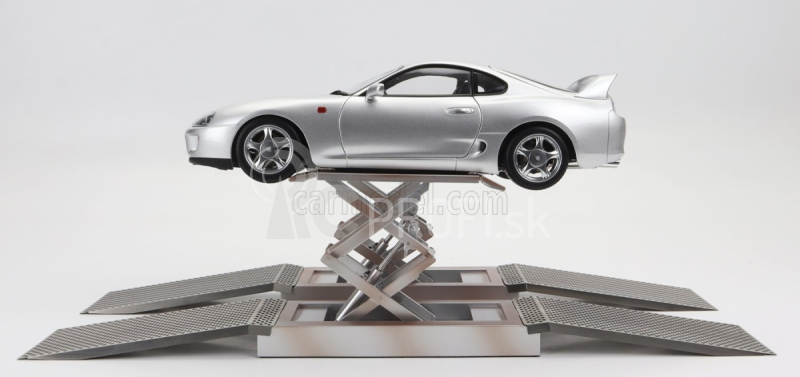 LCD model Toyota Supra Mkiv (a80) Coupe 1993 1:18 Strieborná