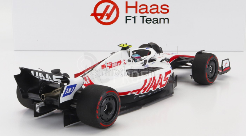 Minichamps Haas F1 Vf-22 Ferrari Team Haas N 47 8. (prvé body) Silverstone British GP 2022 Mick Schumacher 1:18 Biela čierna červená