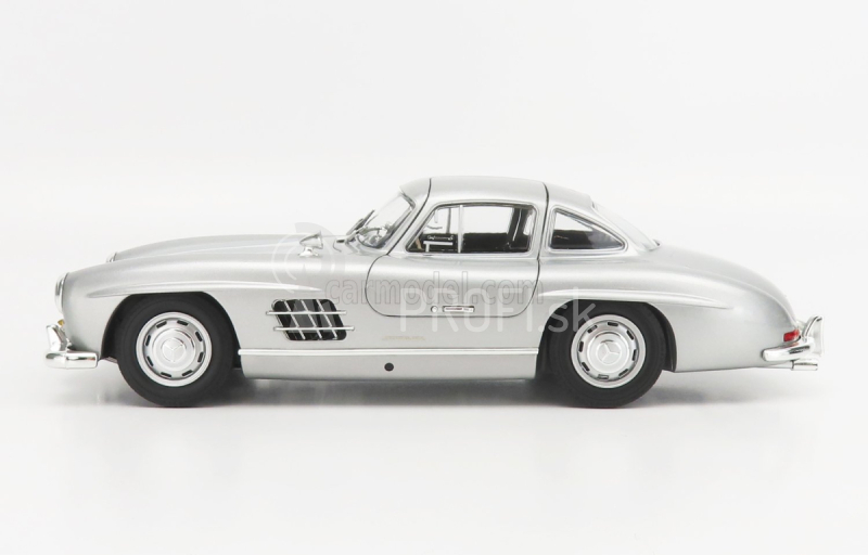 Minichamps Mercedes Benz 300sl Coupe Gullwing (w198) 1955 1:18 Strieborná