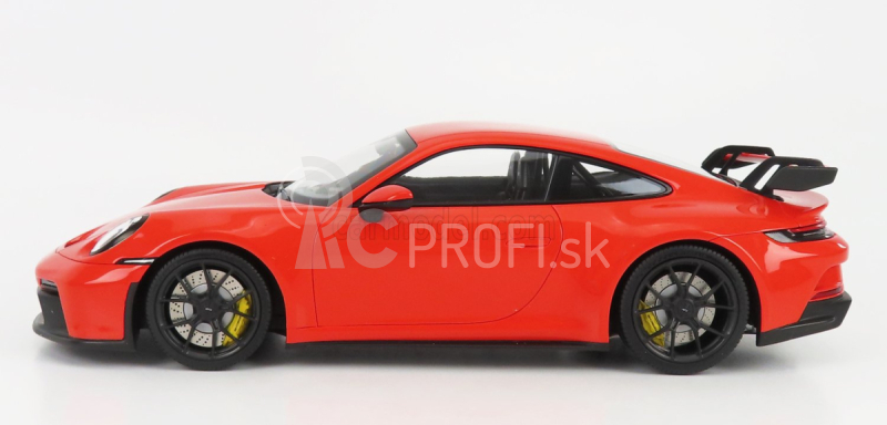 Minichamps Porsche 911 992 Gt3 Coupe 2021 - čierne kolesá 1:18 oranžová