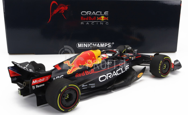 Minichamps Red bull F1 Rb18 Team Oracle Red Bull Racing N 1 Víťaz majstrovstiev sveta Dutch Gp 2022 Max Verstappen 1:18 Matná modrá žltá červená