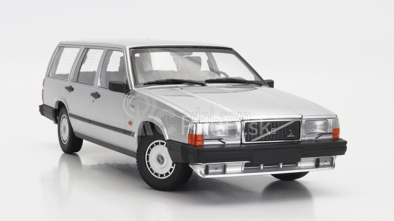 Minichamps Volvo 740gl Sw Station Wagon 1986 1:18 Strieborná